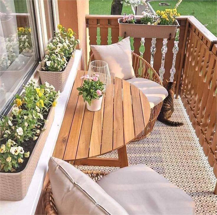 Balkono interjeras su idėjomis, kaip mažą erdvę paversti jaukia poilsio vieta