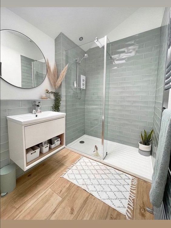 Stiklas, veidrodžiai ir medžiagos, kurios didina erdvę vizualiai