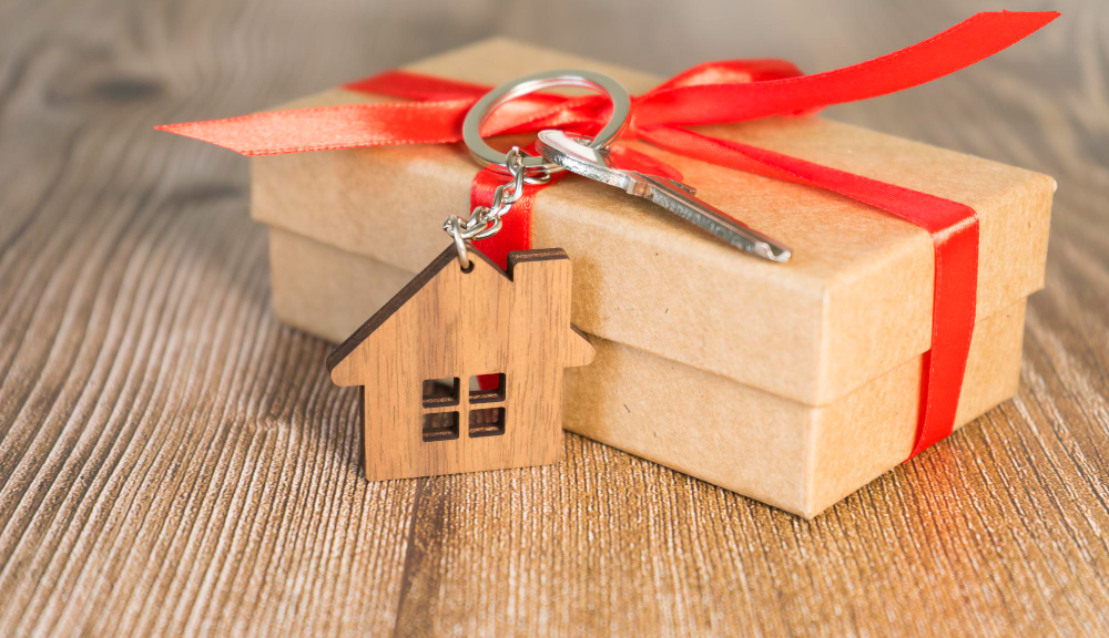 Nekilnojamo turto dovanojimas: dokumentai, mokesčiai ir galimos rizikos