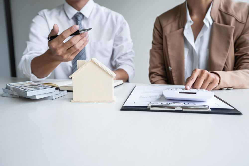 Nekilnojamo turto įkeitimas: kada tai naudinga ir kokios rizikos