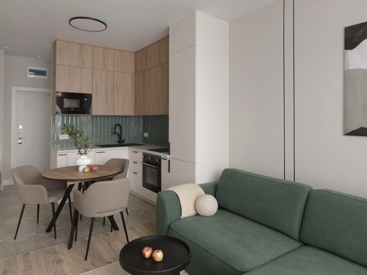 Spalvų, šviesos ir medžiagų deriniai: kaip vizualiai praplėsti erdvę?