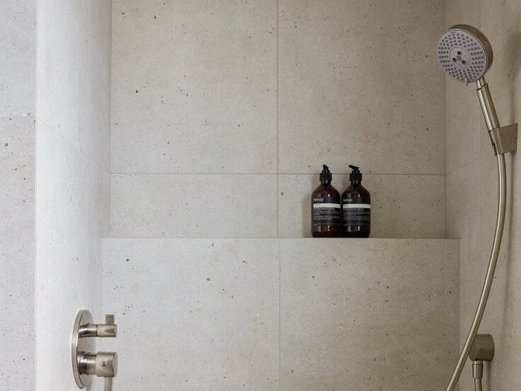 Kodėl plytelės – nepakeičiamas pasirinkimas vonios kambaryje