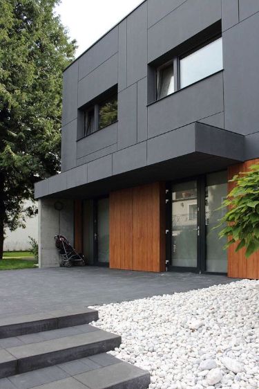 Pilkas namo fasadas: 20 idėjų nuotraukų galerijoje