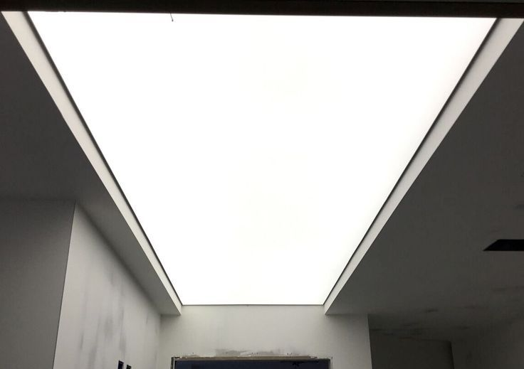 Įtempiamų lubų apšvietimas: kaip suderinti dizainą ir funkcionalumą