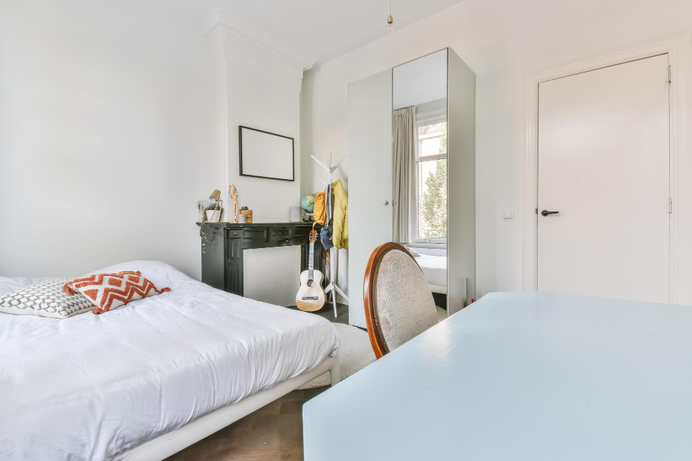 Baldų pasirinkimas mažame miegamajame