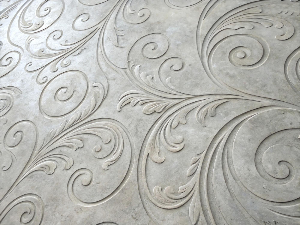 Kas yra reljefinis sienų dekoras ir kodėl jis grįžta į interjerų madas?