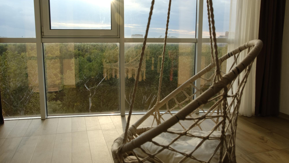 Balkono įstiklinimas: kada verta ir ką reikia žinoti?