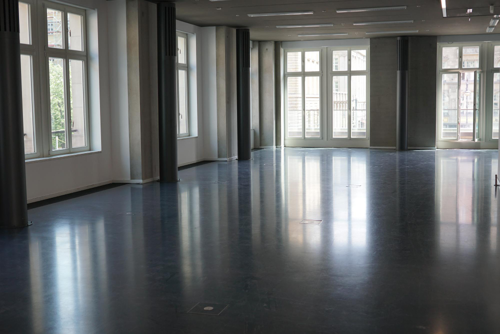 Epoksidinės grindys bute: ar tai praktiškas sprendimas gyvenamosioms patalpoms?