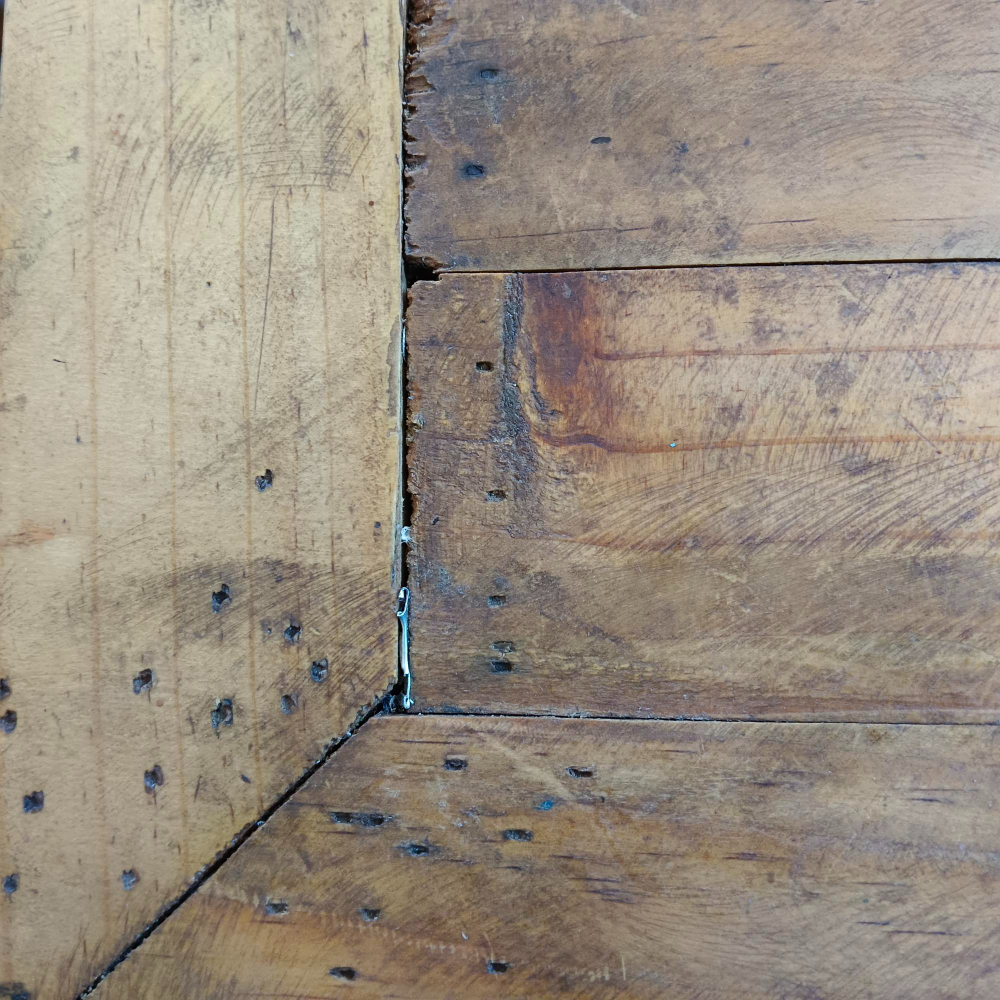 Kada medinių grindų tarpų glaistymas yra tinkamas sprendimas