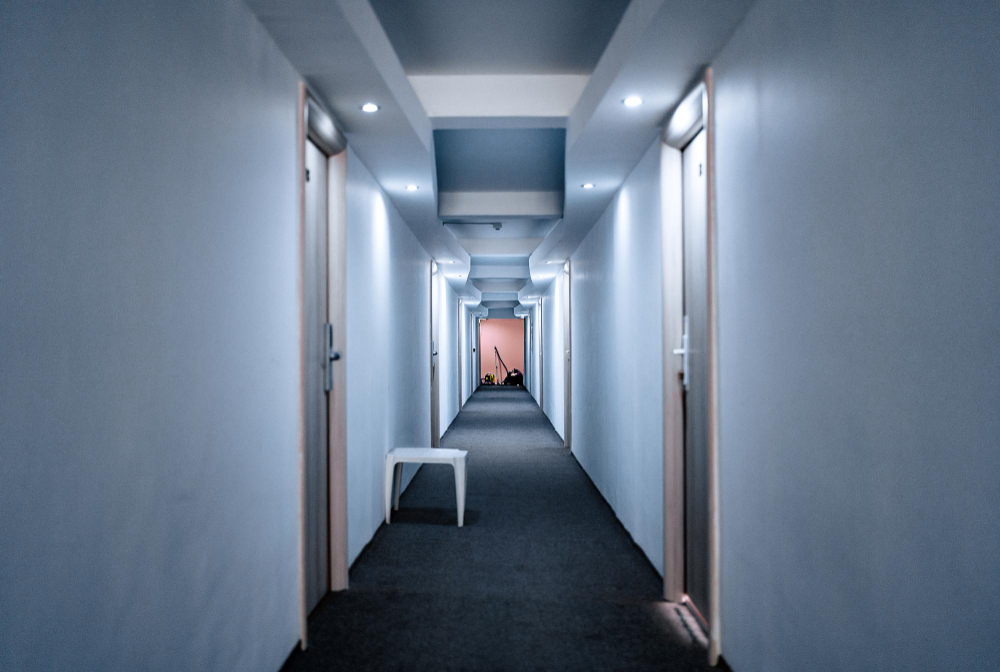 Sieninio apšvietimo idėjos koridoriui
