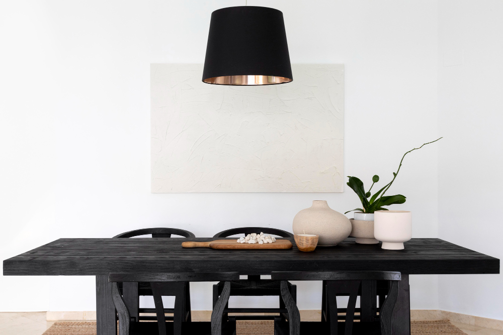 Valgomojo stalo apšvietimas: kaip sukurti jaukią atmosferą ir išlaikyti funkcionalumą