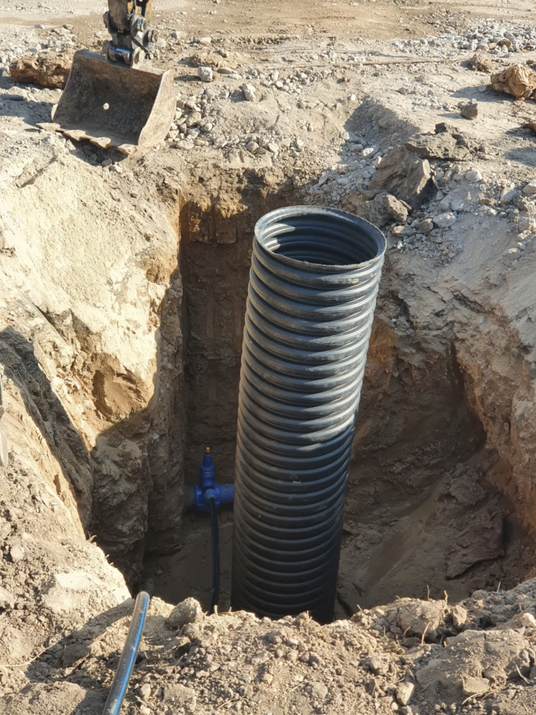 Sklypo drenažo įrengimas: lietaus drenažas ir lietaus kanalizacijos sprendimai