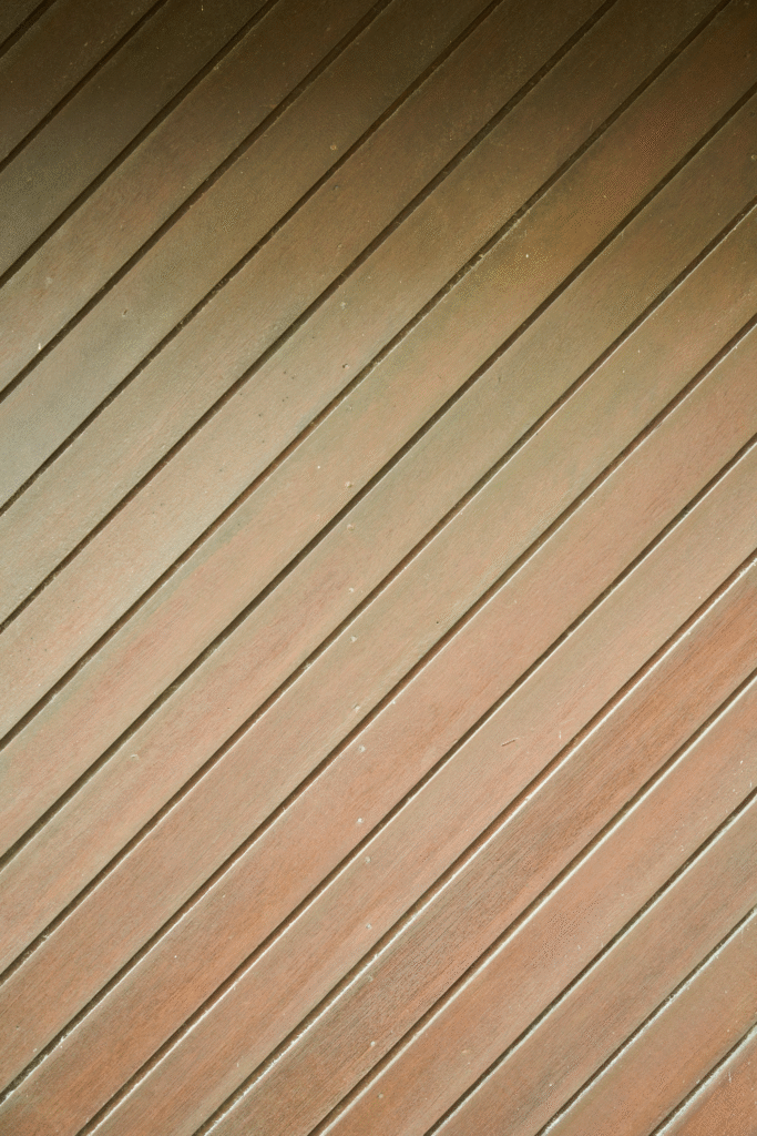 Terasos grindys: kaip pasirinkti tinkamą dangą jūsų lauko erdvei?