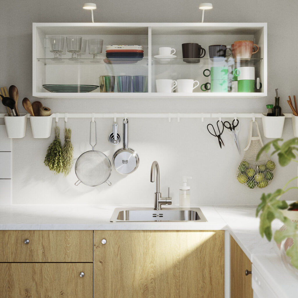 Kaip vizualiai padidinti virtuvę: mažos detalės, kurios keičia viską