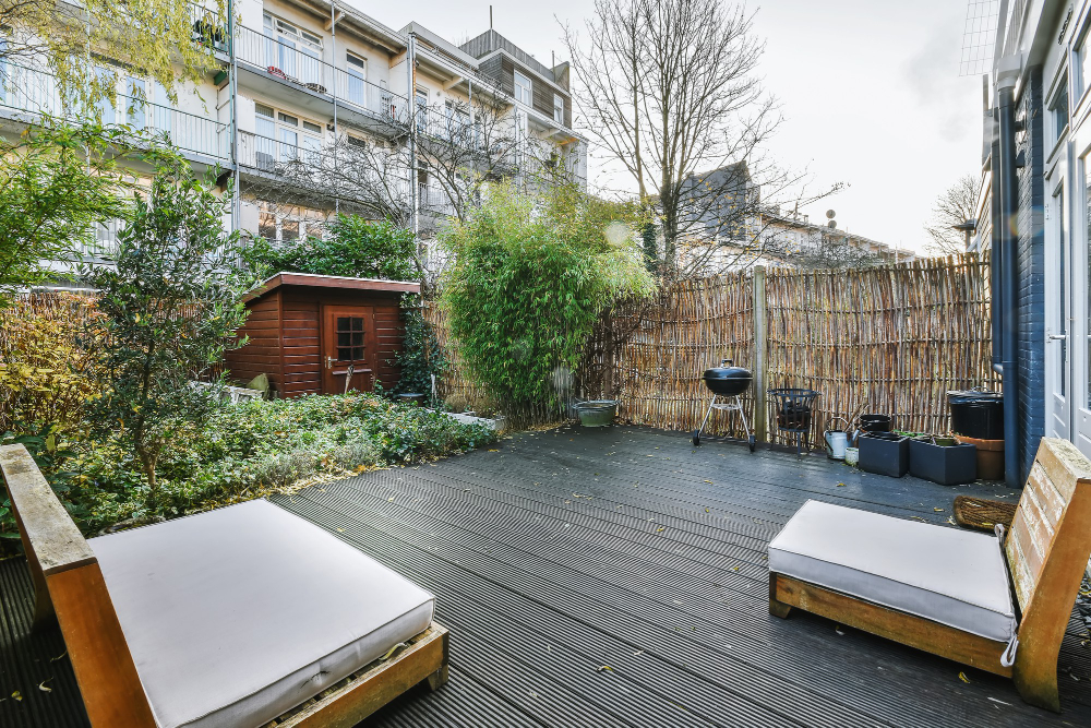 Kompozitinės terasos lentos (WPC): kada jos geresnis sprendimas?